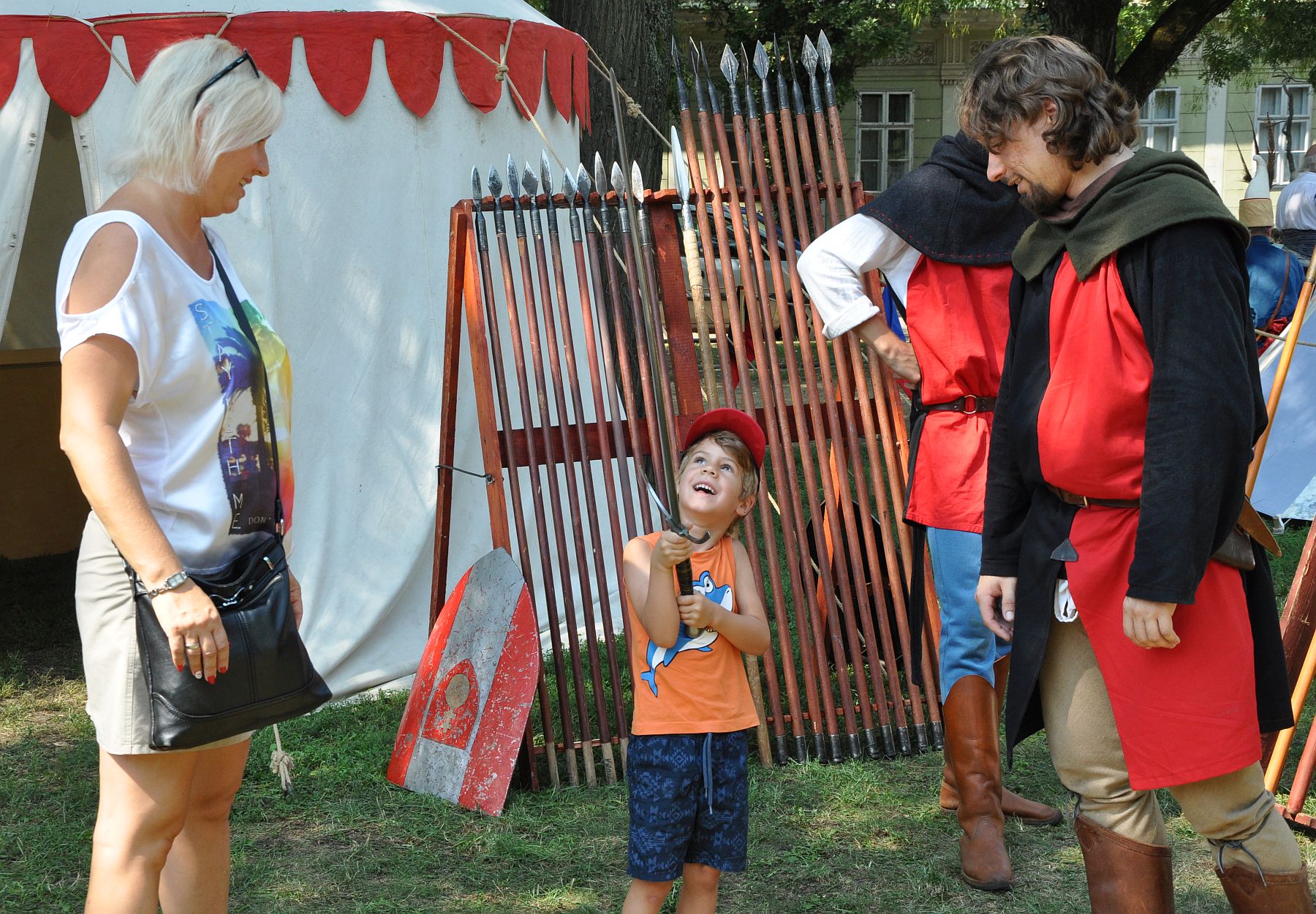 Harcászati bemutatók a Zichy ligetben - vasárnap is várják a közönséget